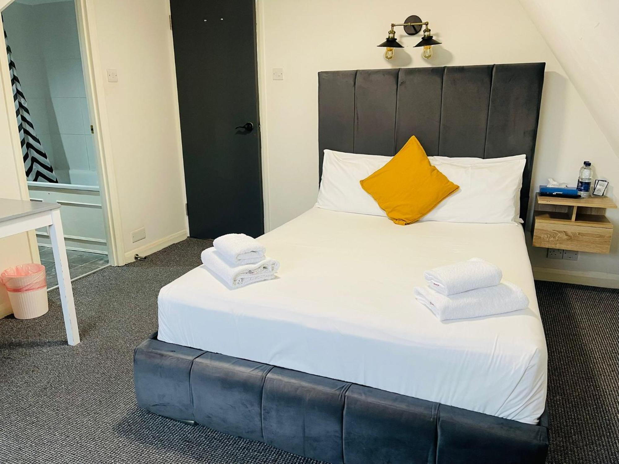 Woodford Hotel ロンドン エクステリア 写真
