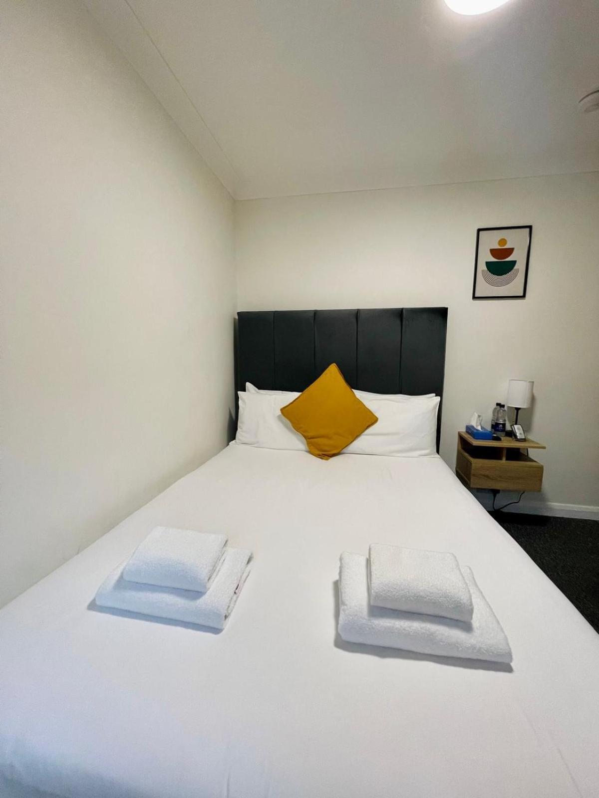 Woodford Hotel ロンドン エクステリア 写真