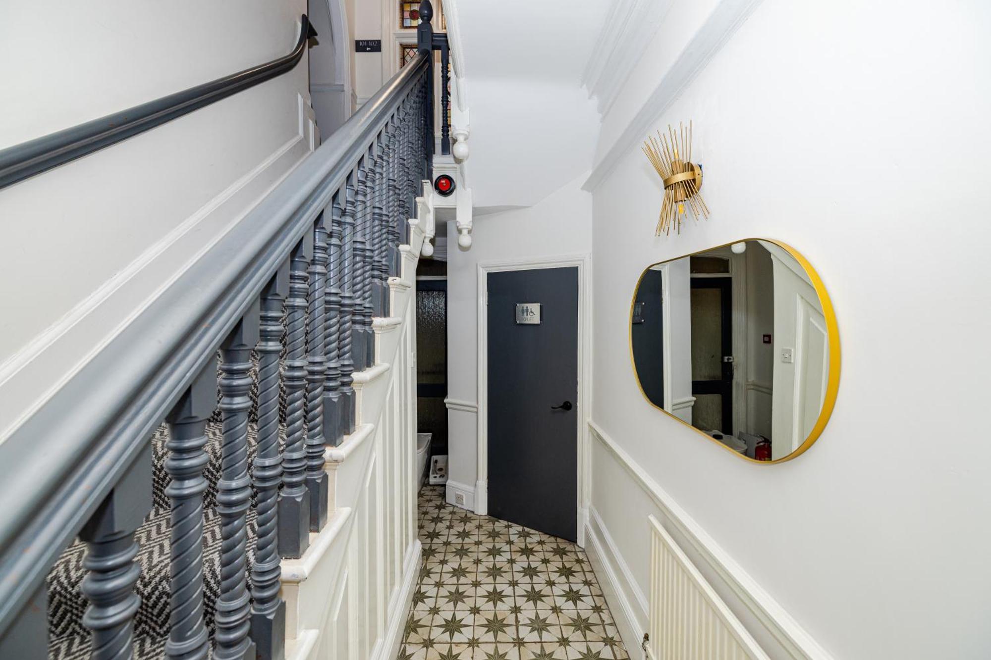 Woodford Hotel ロンドン エクステリア 写真