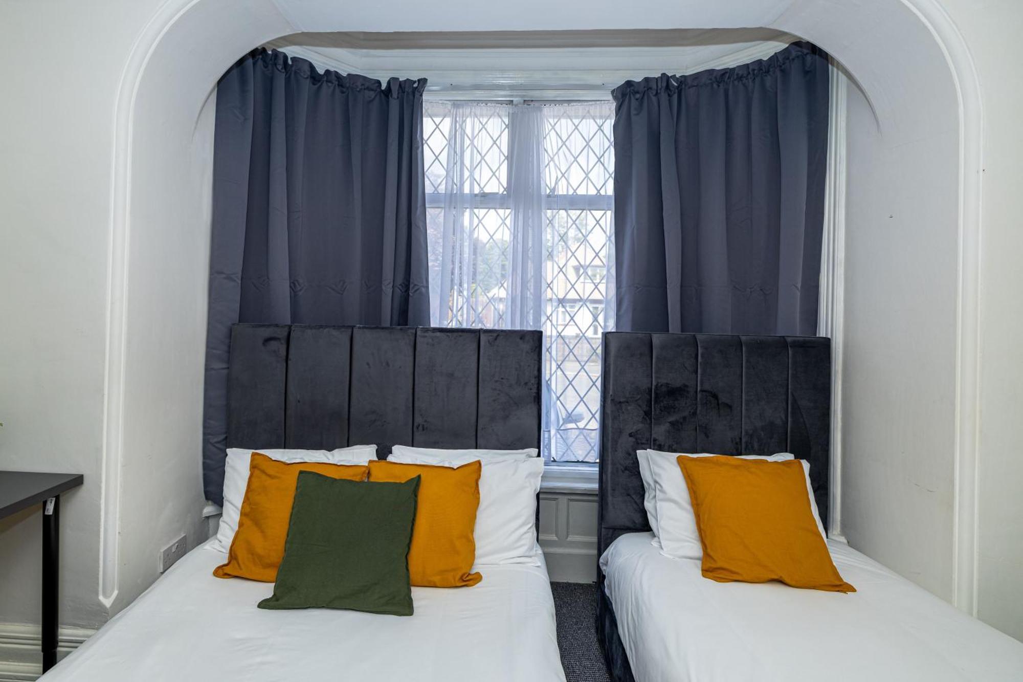 Woodford Hotel ロンドン エクステリア 写真