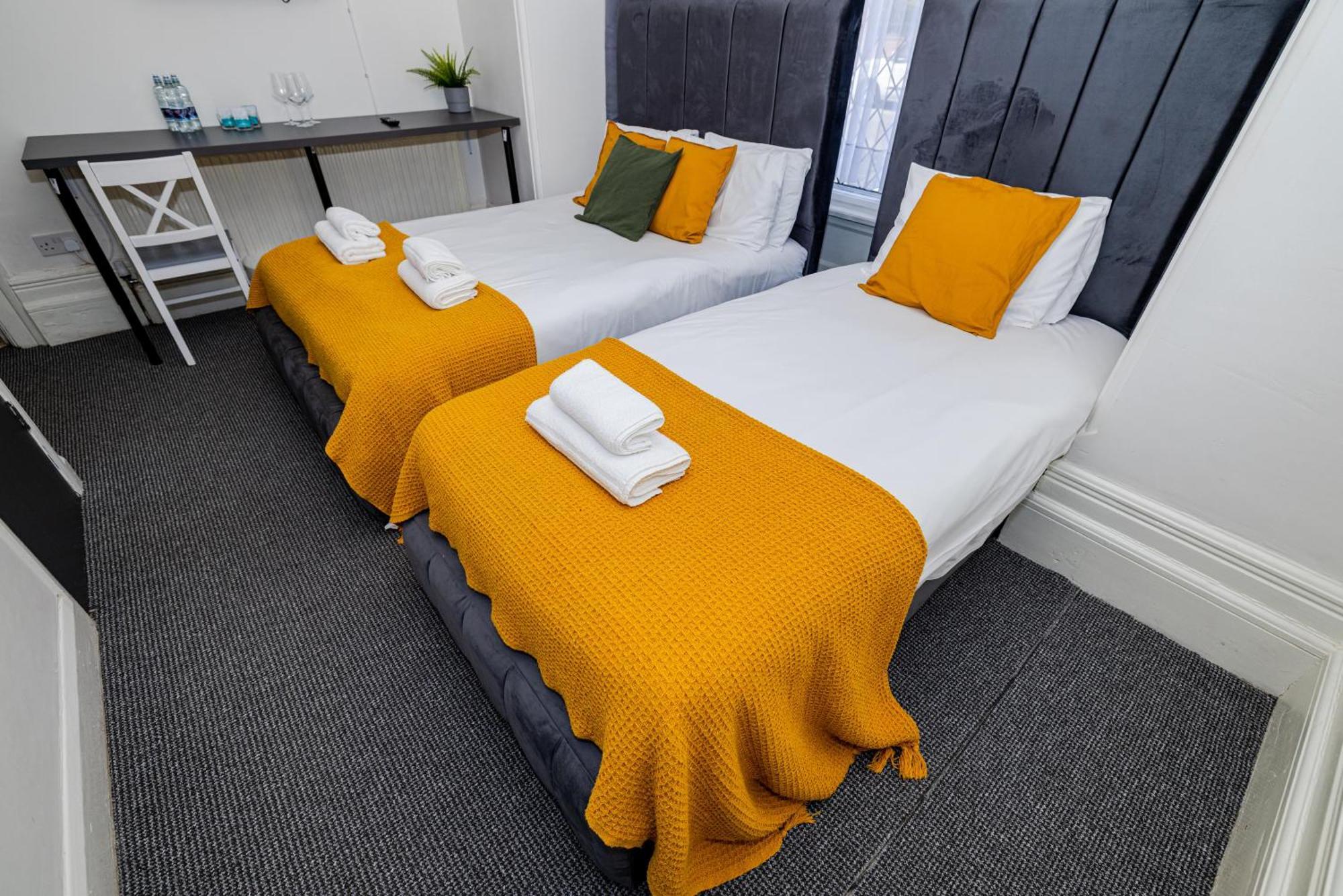 Woodford Hotel ロンドン エクステリア 写真