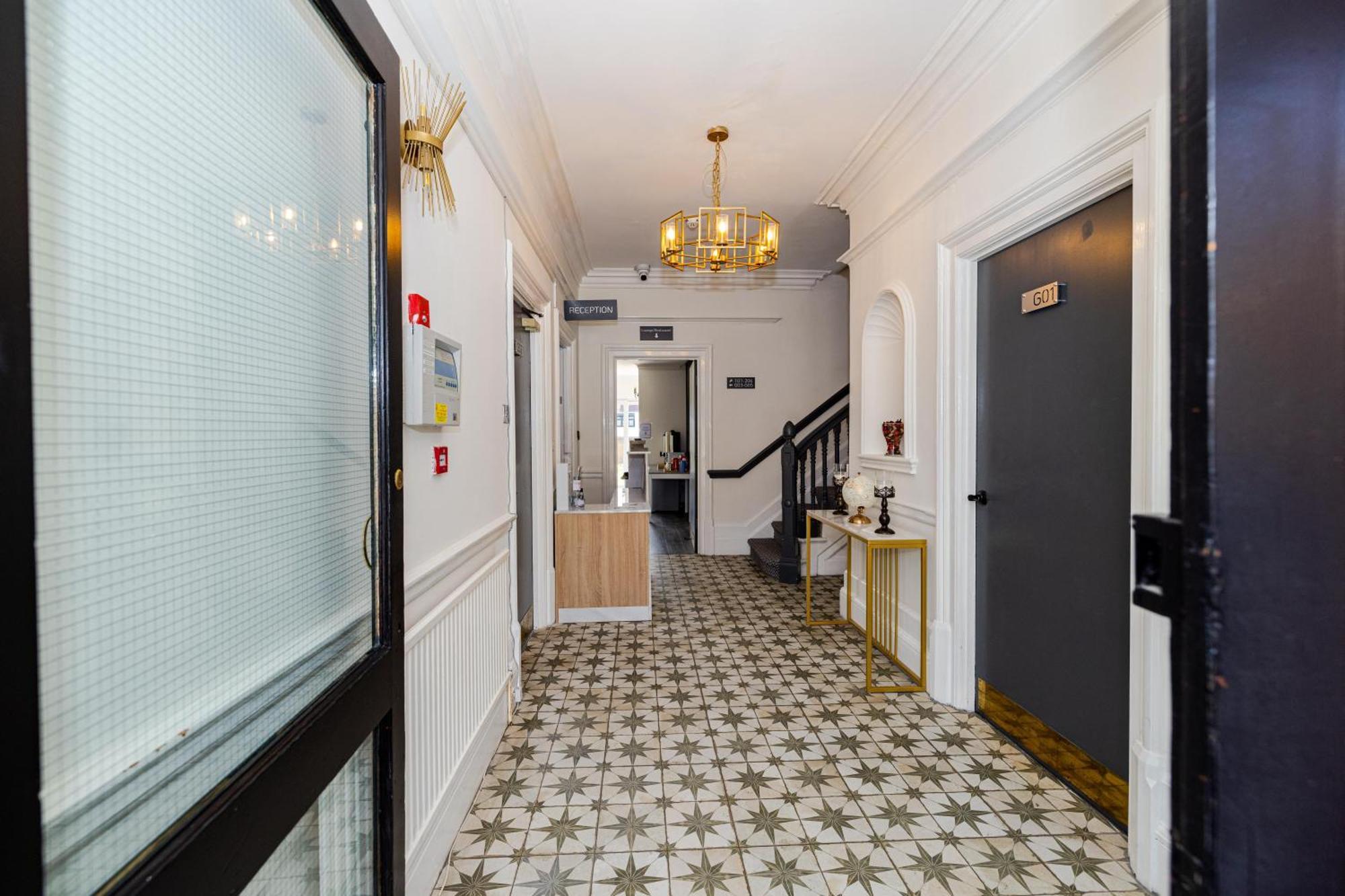 Woodford Hotel ロンドン エクステリア 写真