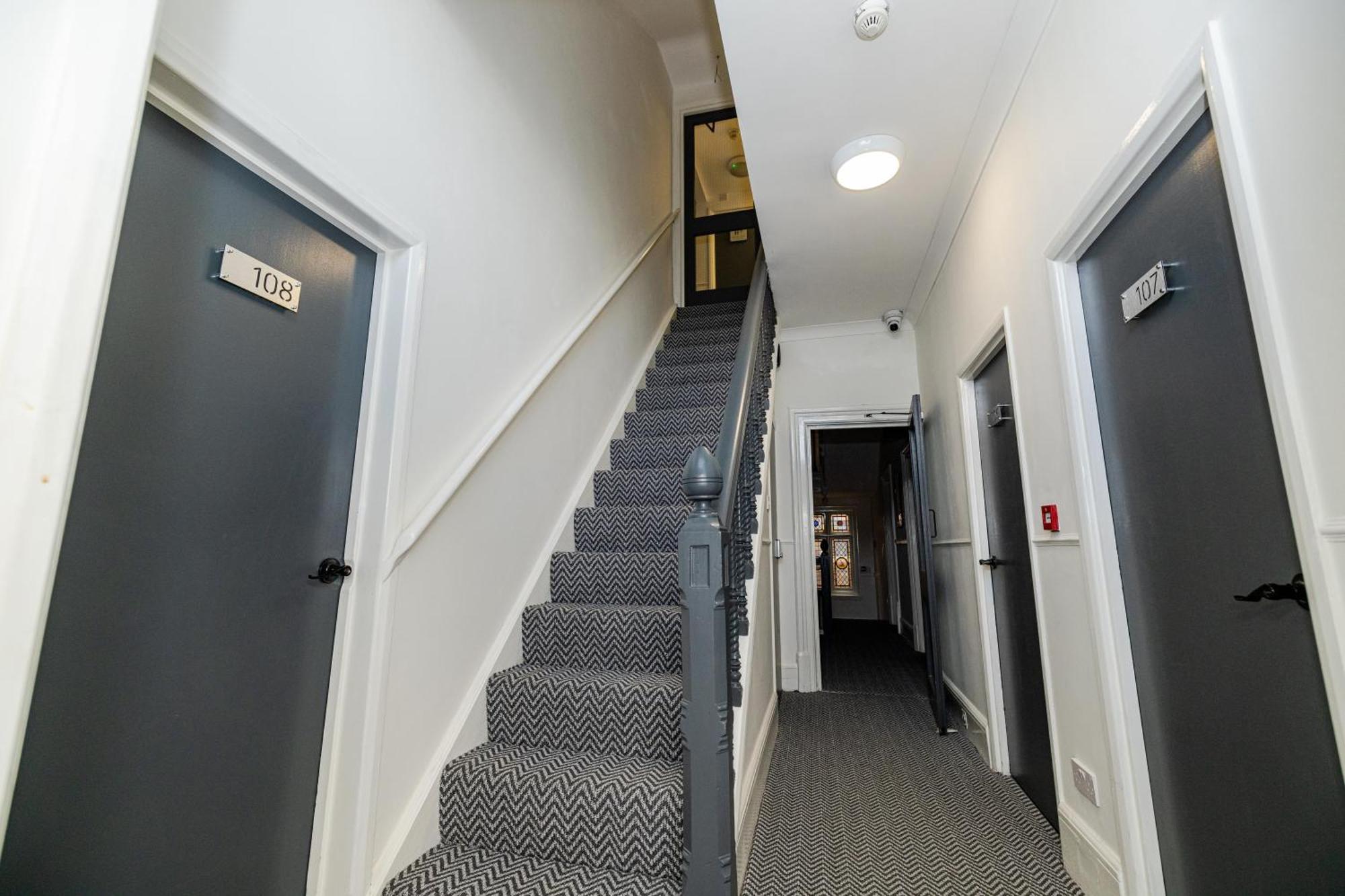 Woodford Hotel ロンドン エクステリア 写真